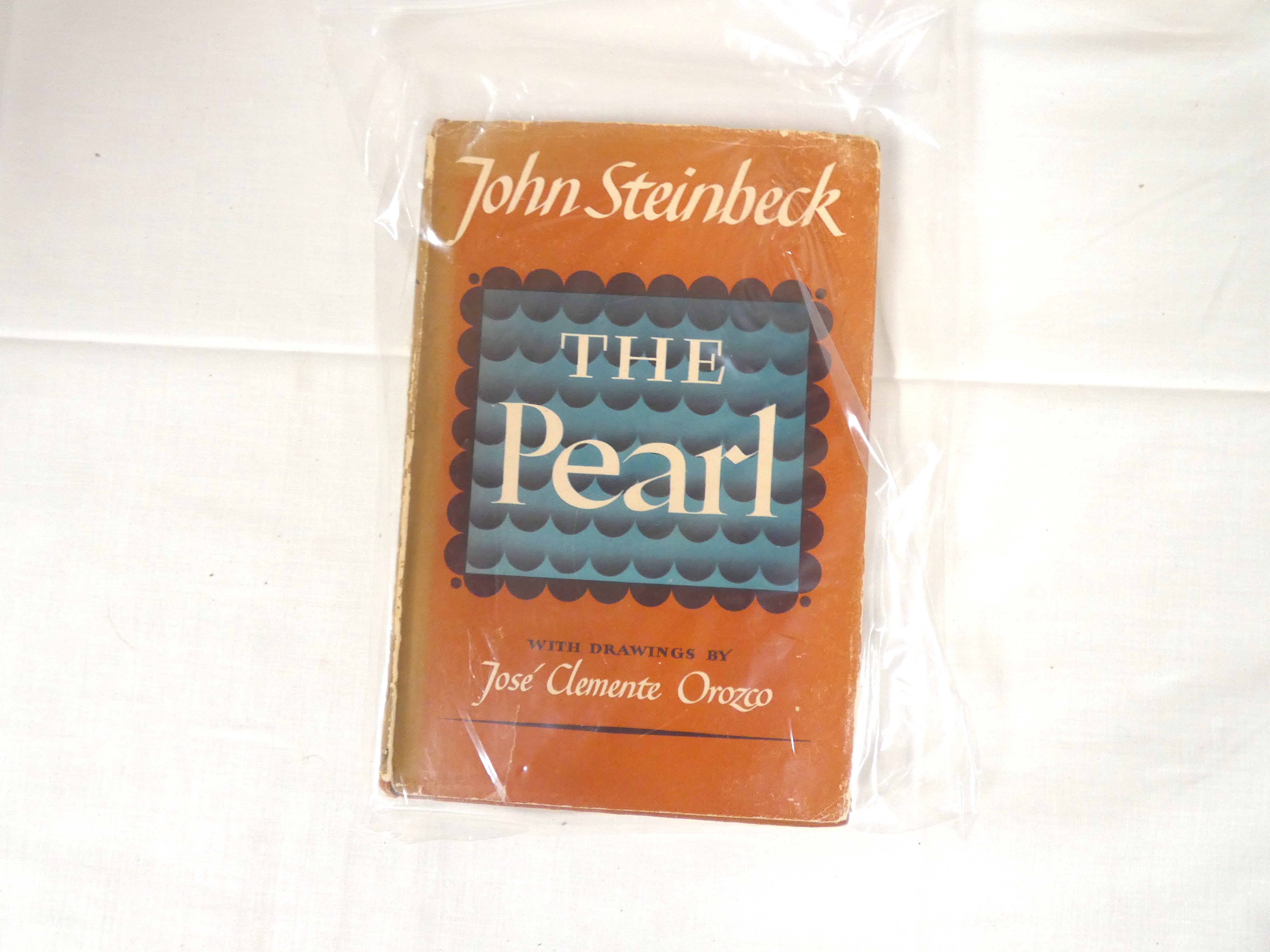 STEINBECK JOHN.  The Pearl. Frontis & plates after drawings. Orig. brown pict. cloth in chipped & - Bild 2 aus 3