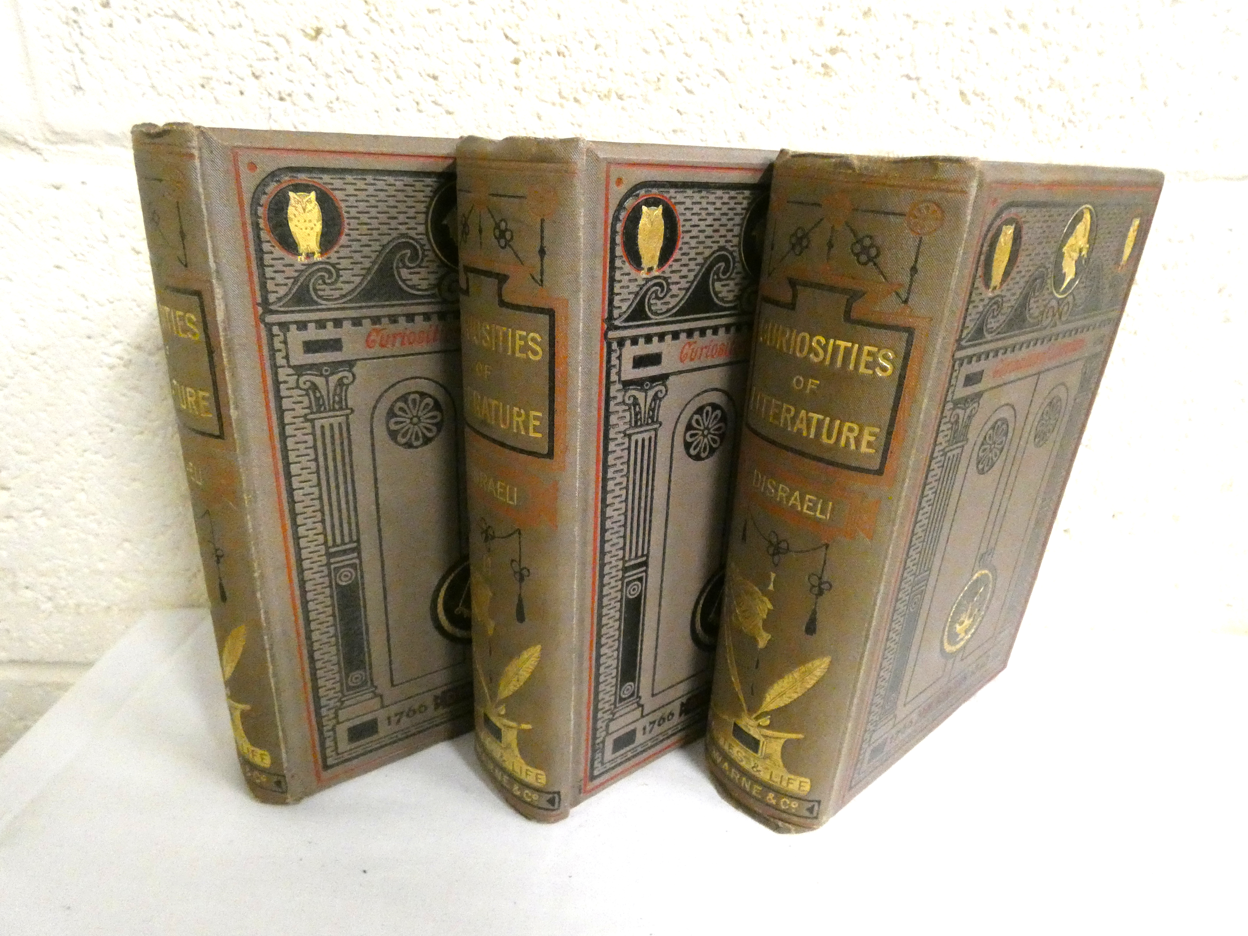 DISRAELI ISAAC.  Curiosities of Literature. 3 vols. Eng. port. frontis. Nice orig. dec. grey cloth - Bild 5 aus 6