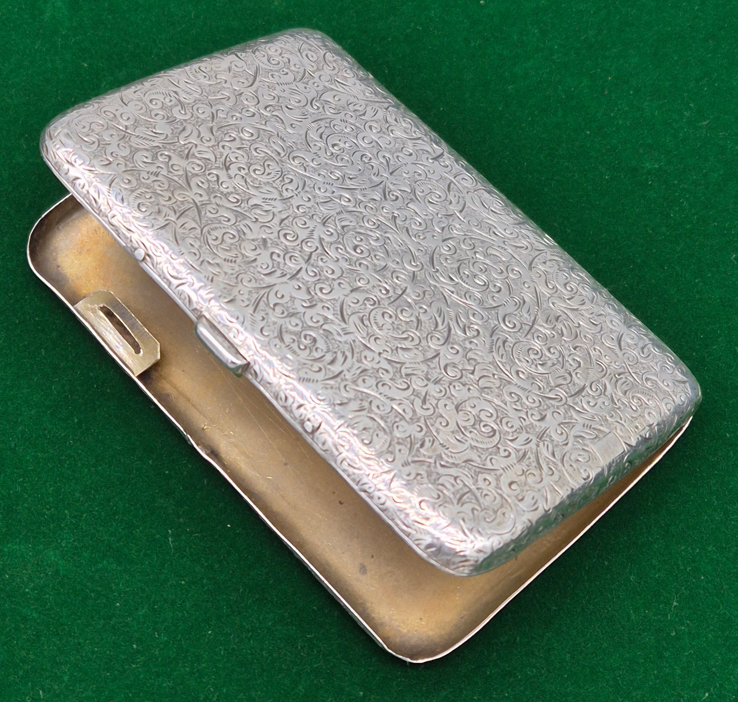 London Silver highly engraved cigarette case. [10.5x7cm] [80.22grams] - Image 3 of 4