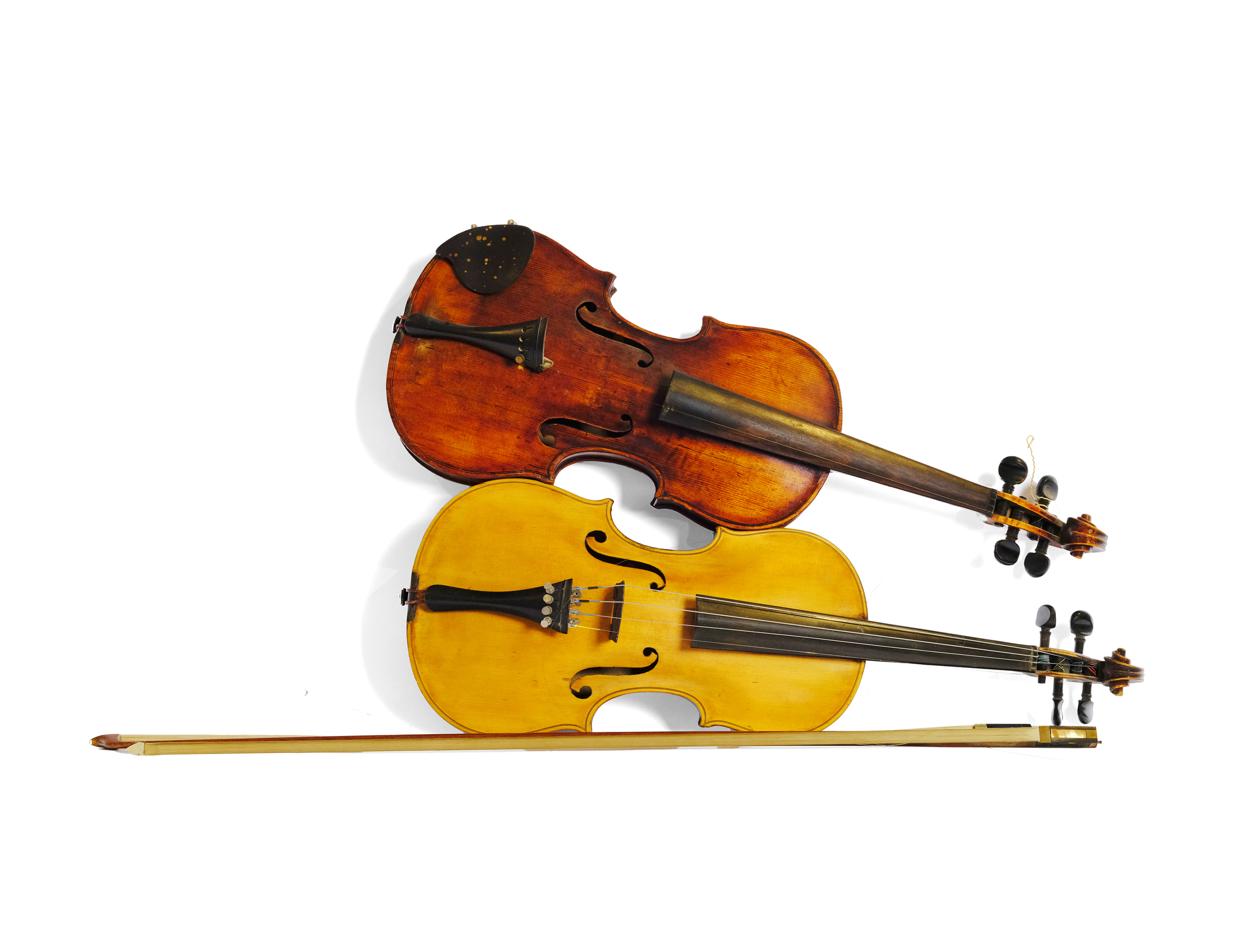 Mixed lot: 2 violins with two bows