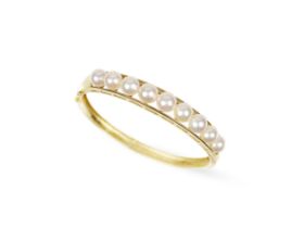 Bangle with 9 pearls