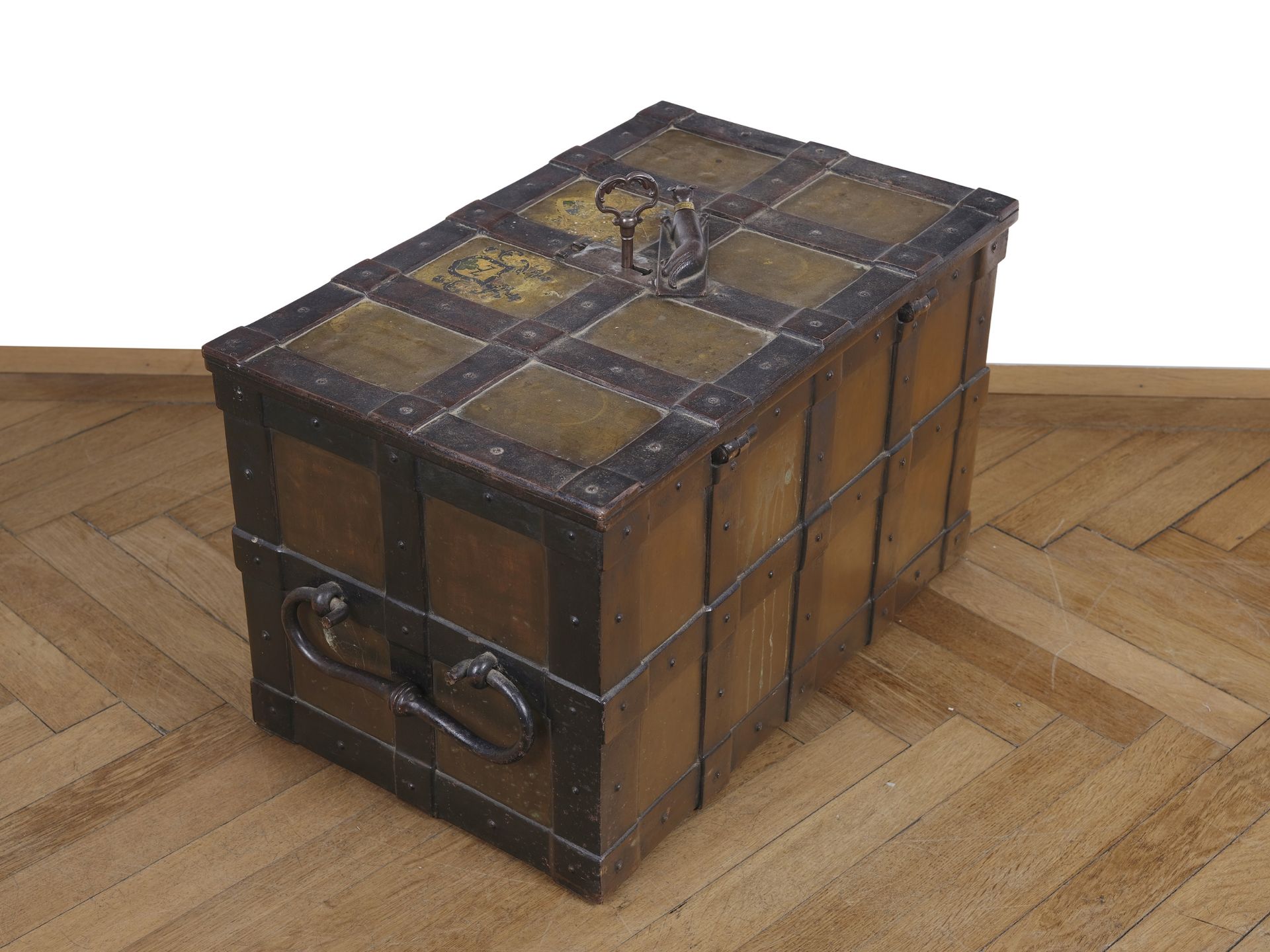 Iron chest, 17th century - Image 2 of 9