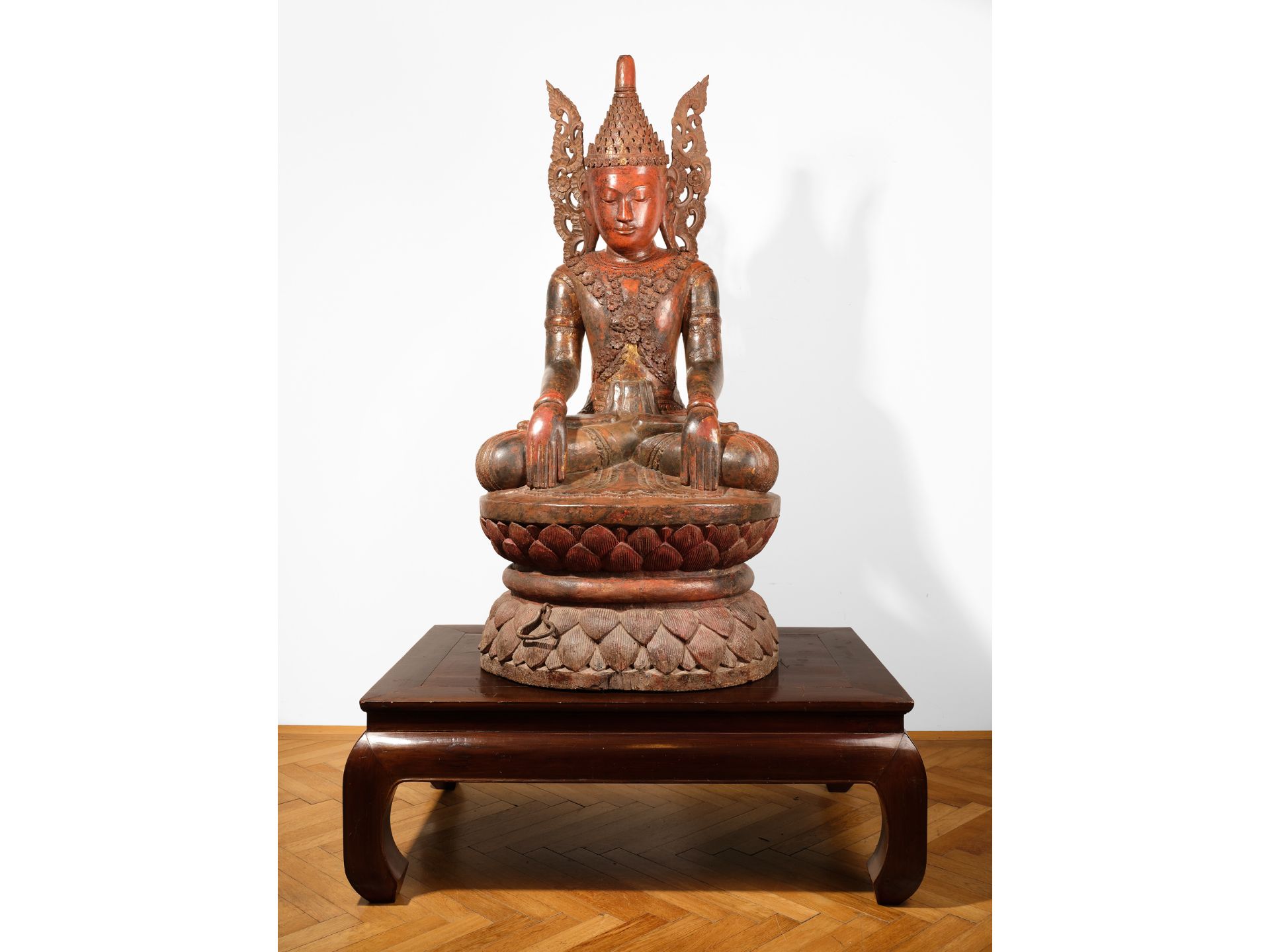 Large lacquered wooden Buddha, Myanmar (Burma), Shan, 17th-18th century