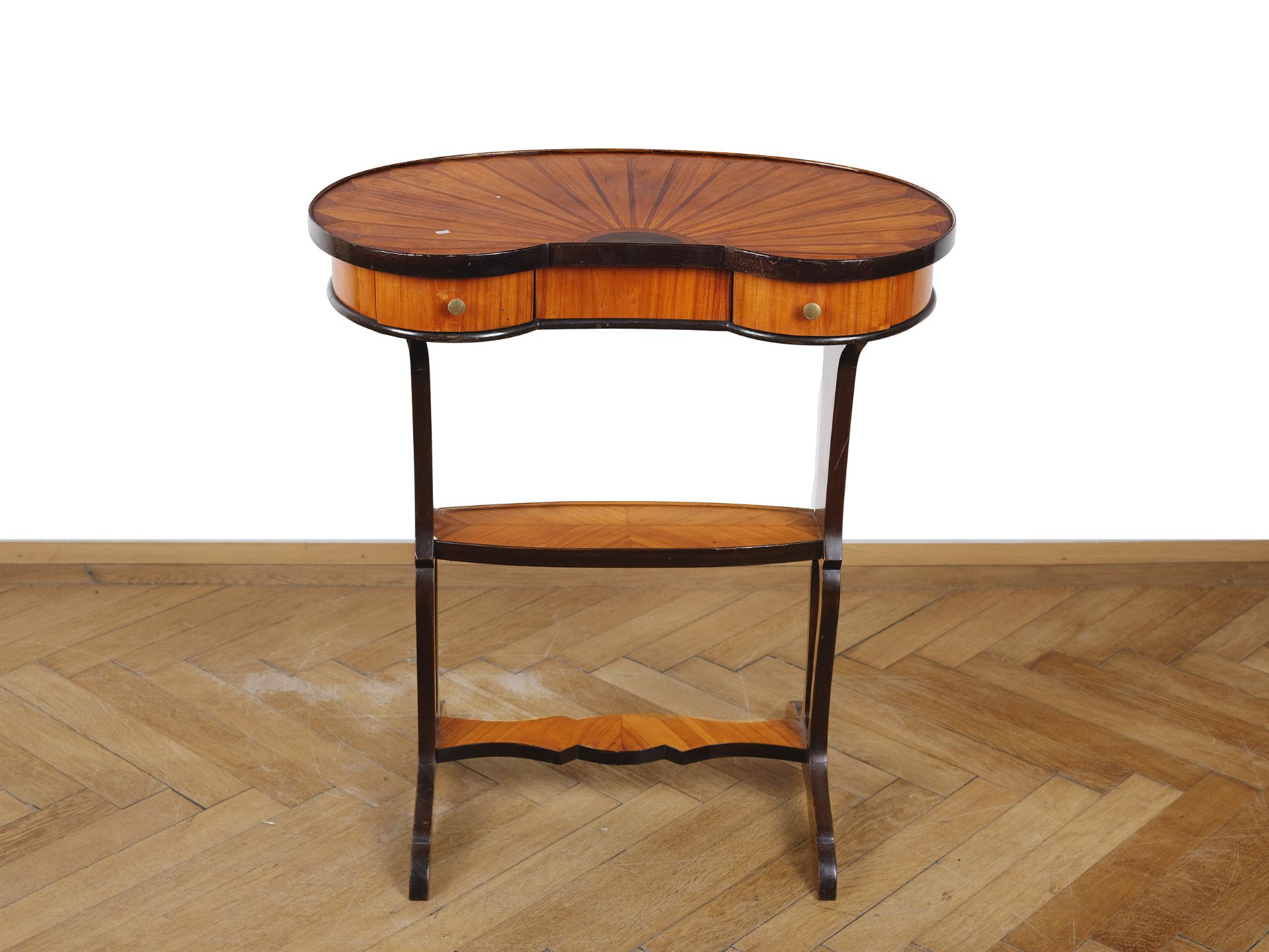 Small kidney-shaped table, Biedermeier, around 1830/40