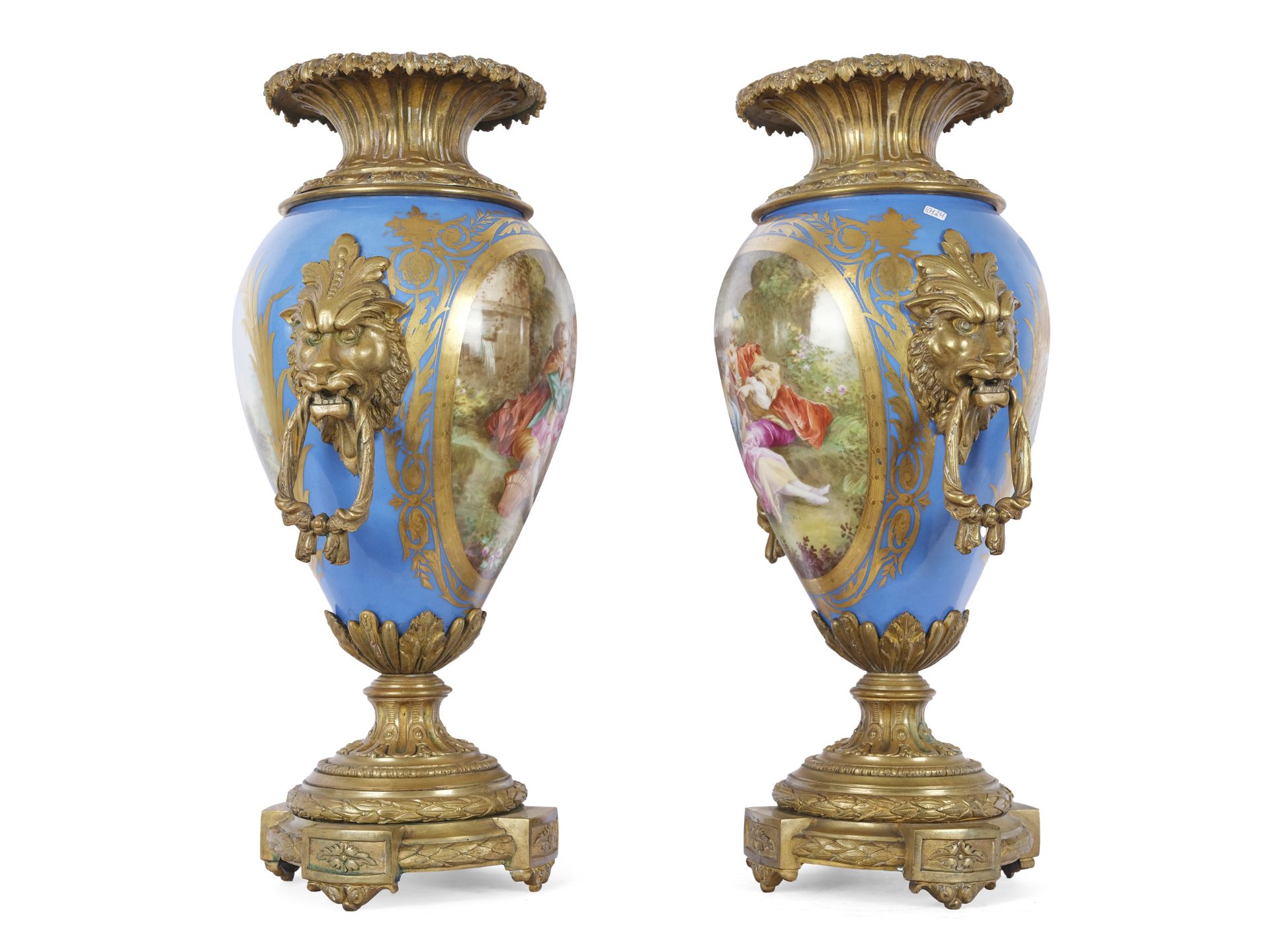 Paar Vasen mit Watteau-Szene, Sèvres, Paris, Mitte 19. Jahrhundert - Bild 2 aus 3