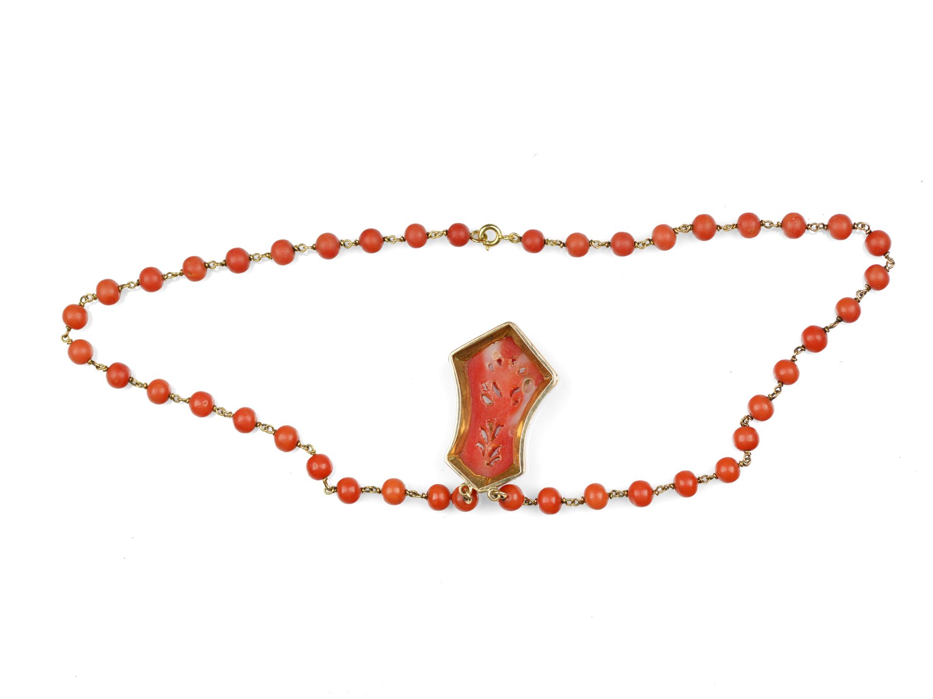 Coral necklace with a pendant - Image 2 of 2