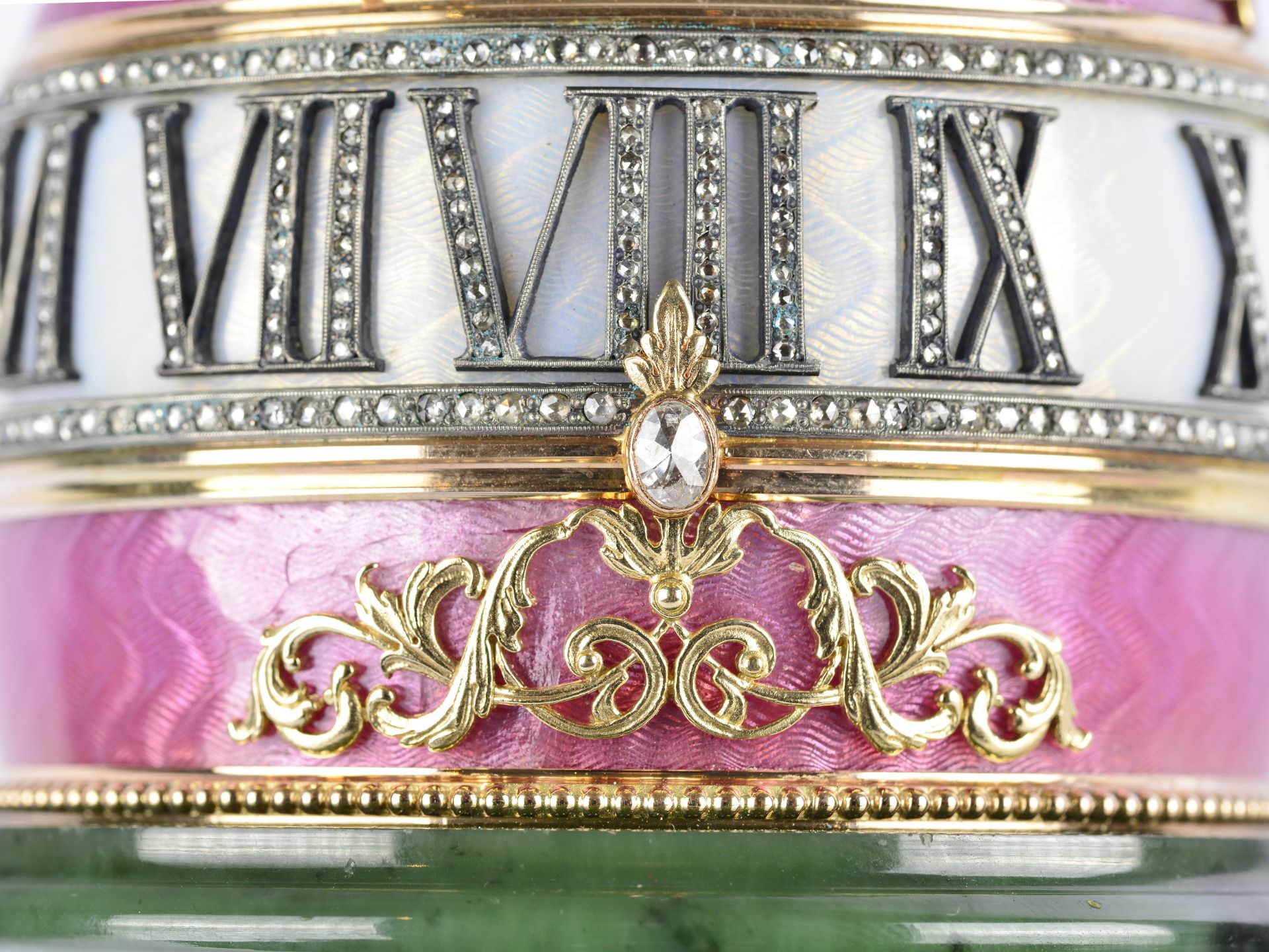 Hochbedeutendes Unikat einer Kolonnaden-Uhr, im Stil von Peter Carl Fabergé, Sankt Petersburg 1846 - - Bild 8 aus 17