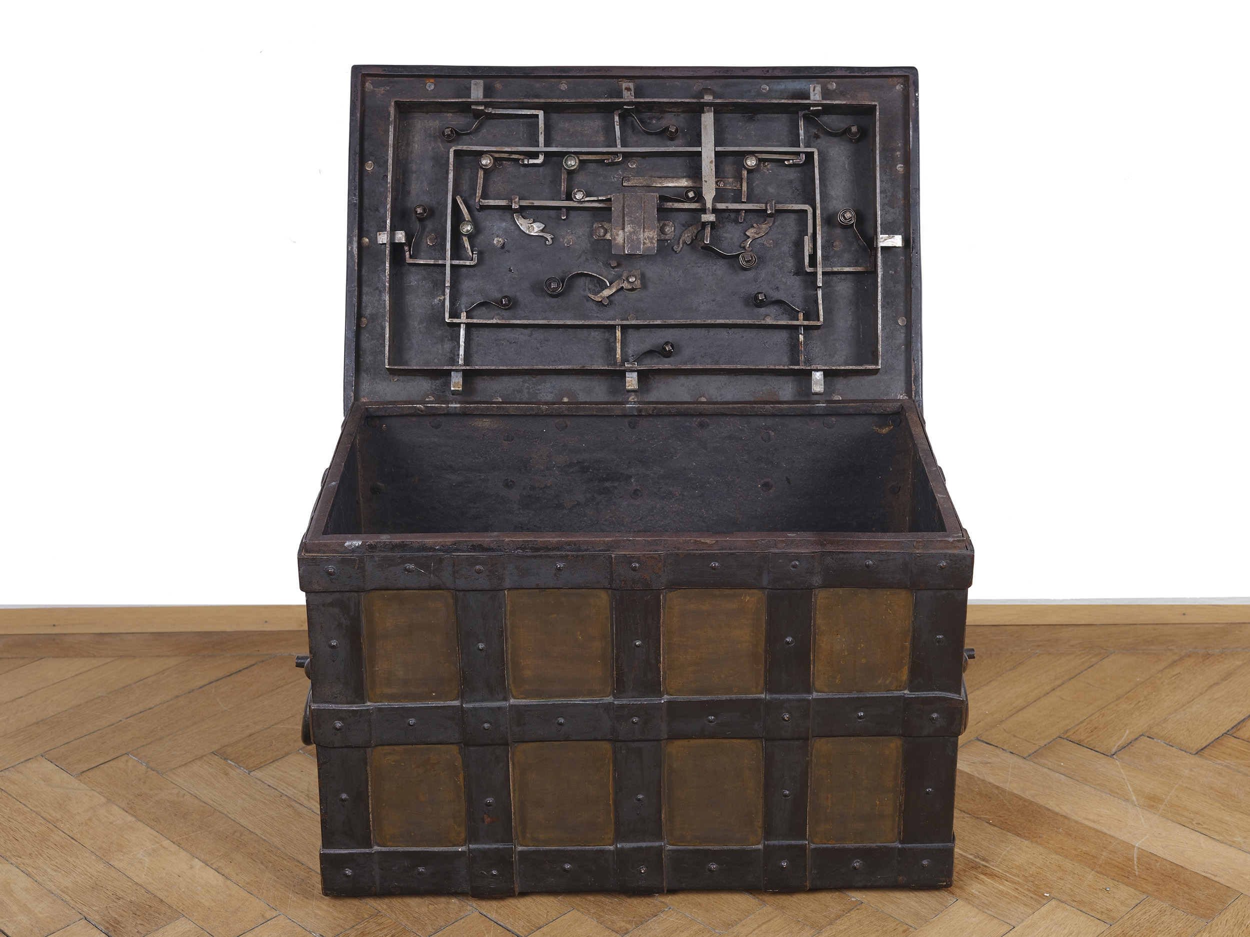 Iron chest, 17th century - Image 6 of 9