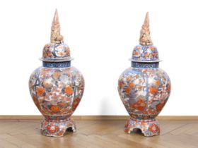 Pair of large Imari lidded vases, Japan, Meiji period, 1868-1912