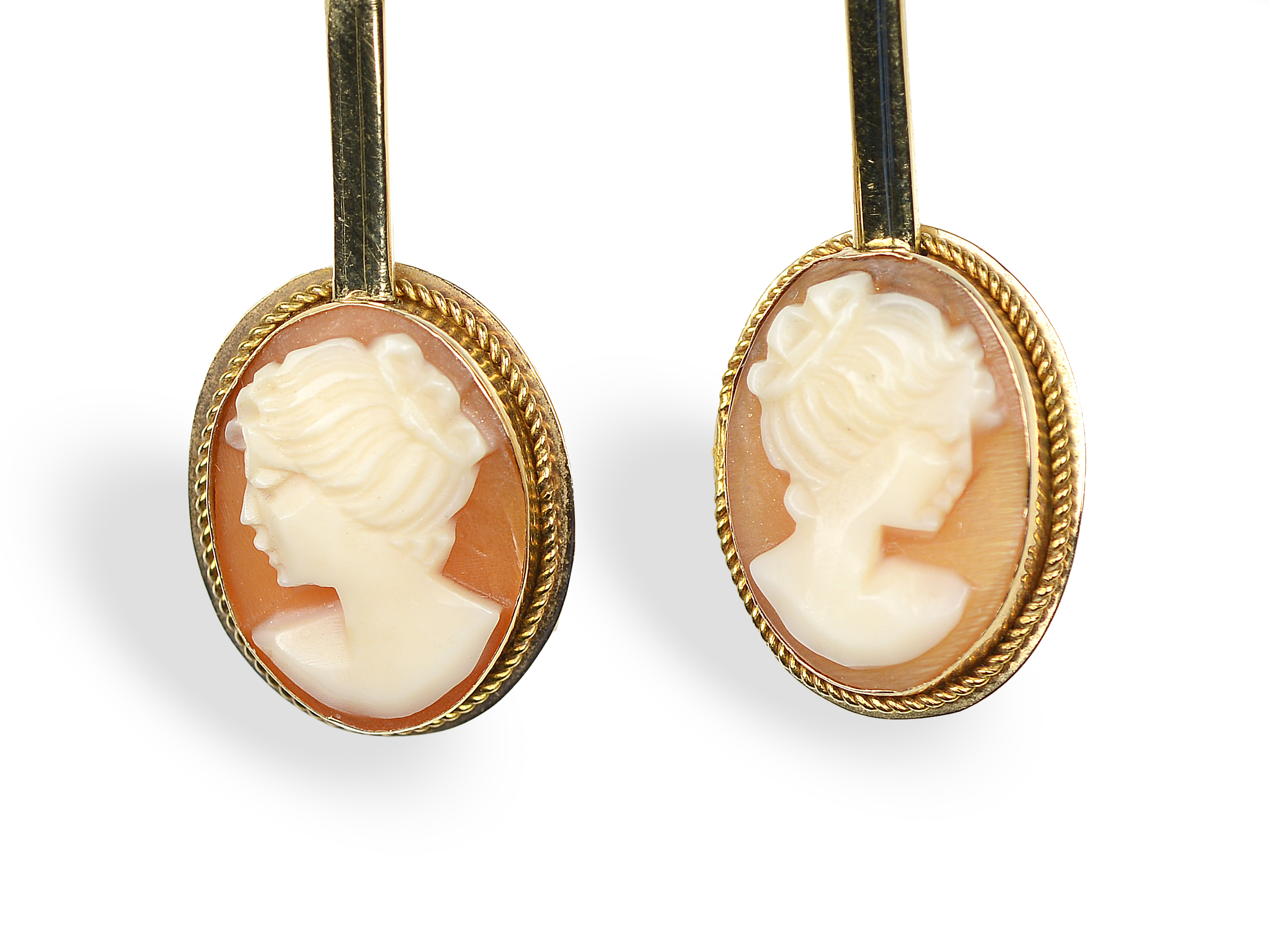 Set: Pair of earrings & ring with shell cameo - Image 3 of 3