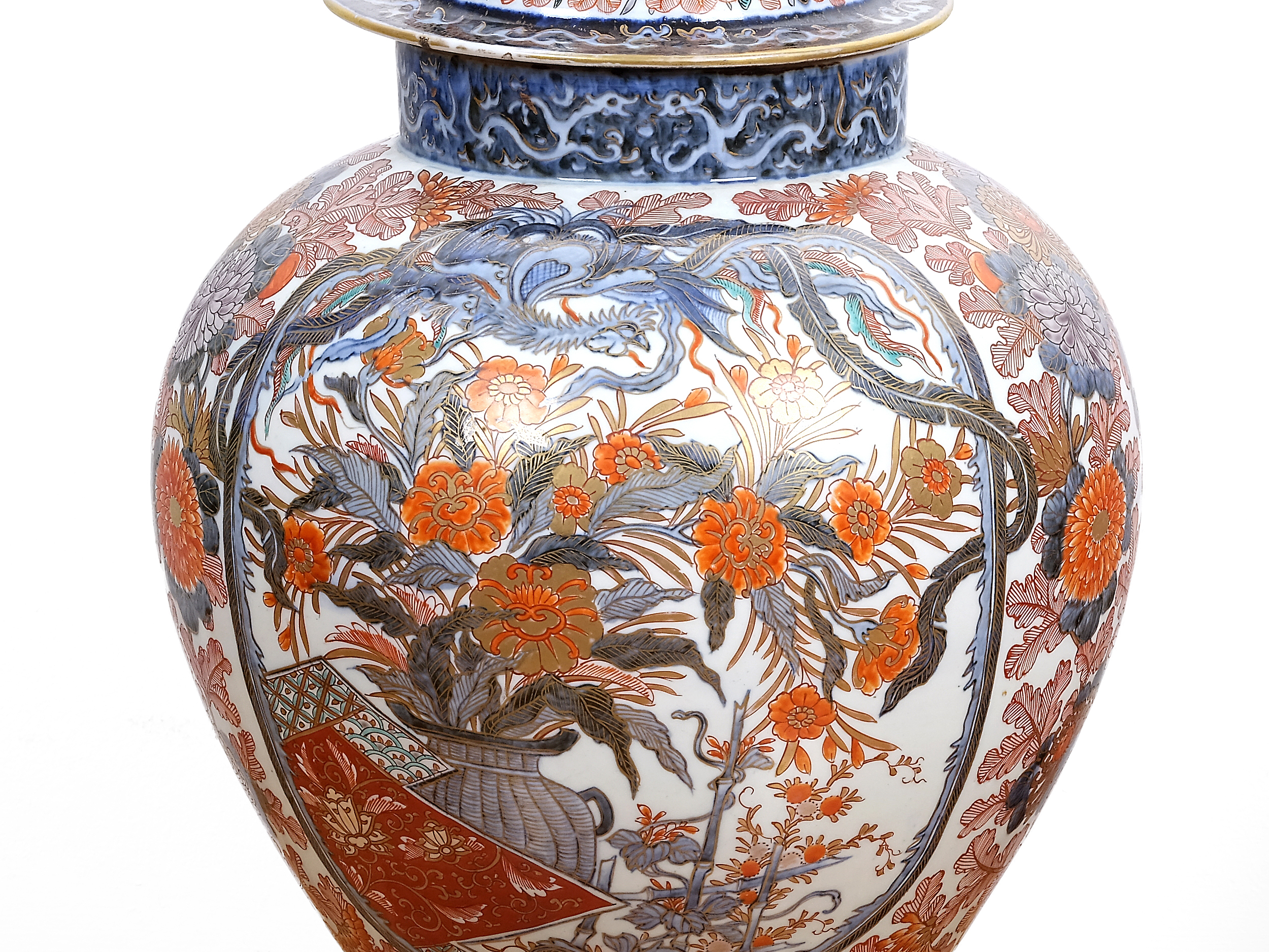 Pair of large Imari lidded vases, Japan, Meiji period, 1868-1912 - Image 3 of 3