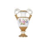 Vase mit Schlangenhenkeln und Blumendekor, Meissen