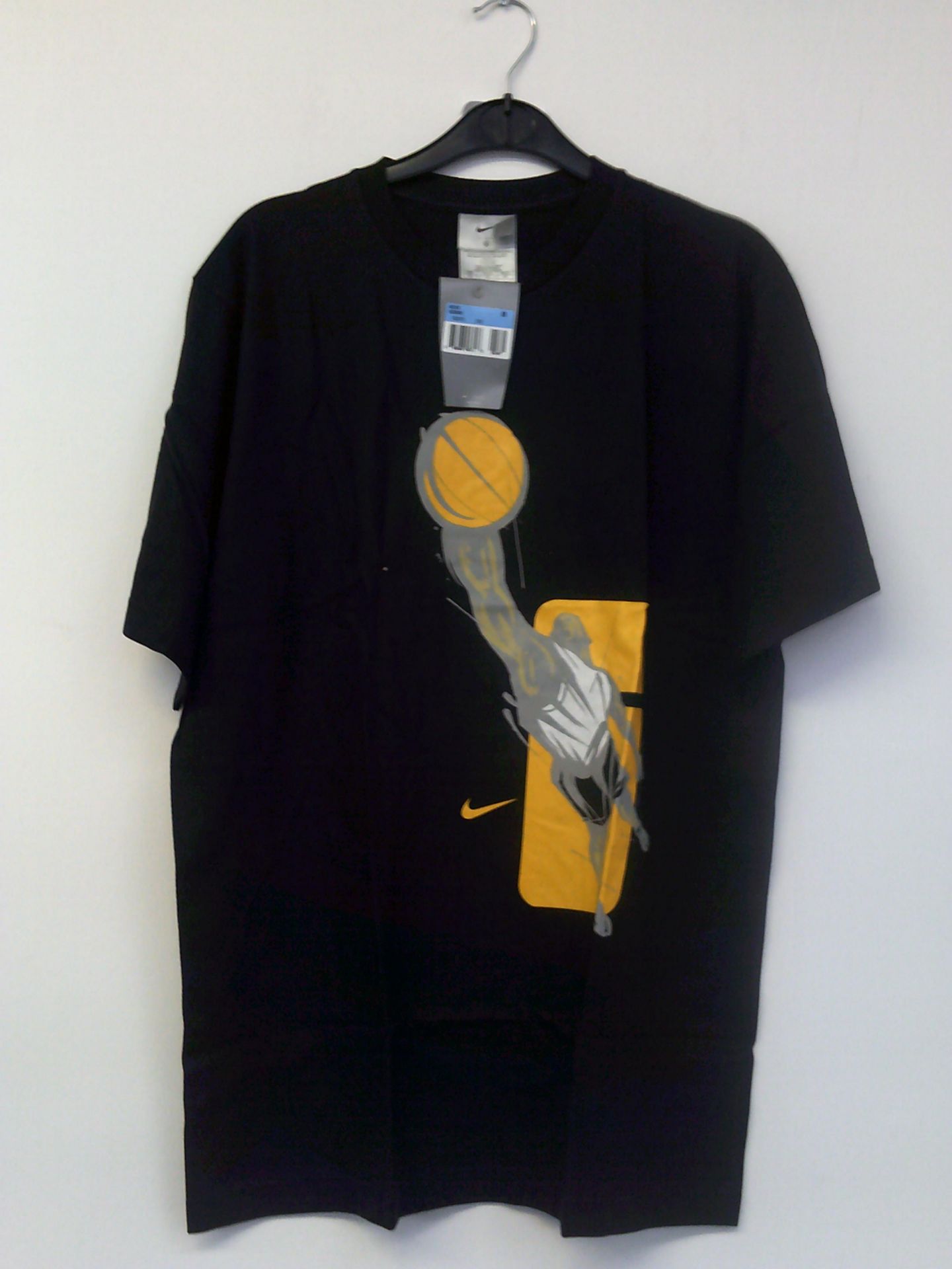 MENS NIKE BASKETBALL T SHIRT SIZE MEDIUM