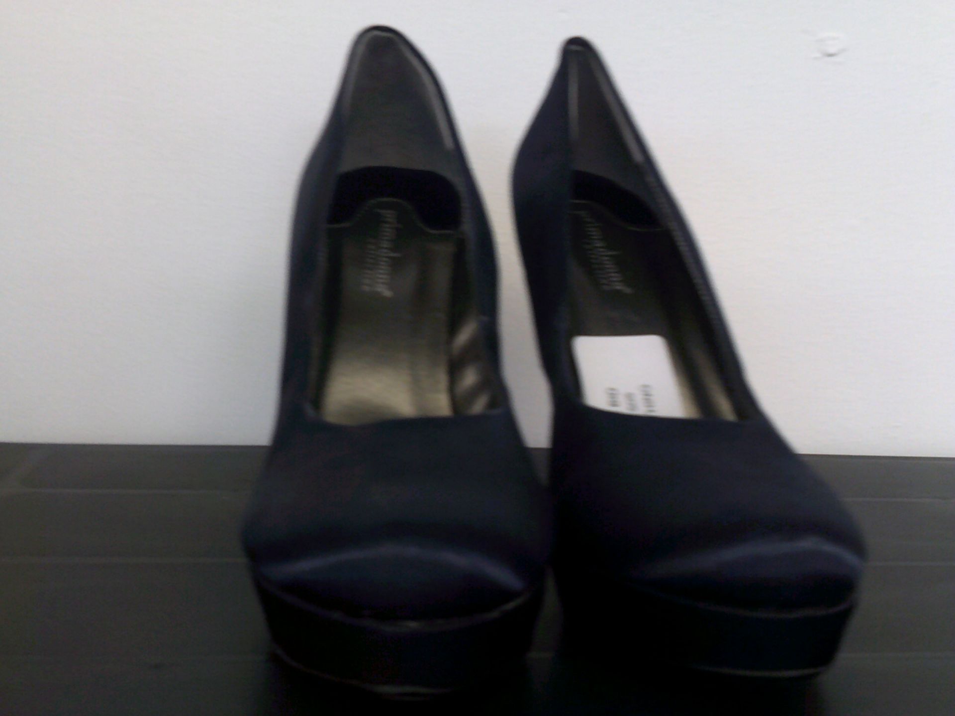 Primadonna Navy Heels SIze 7