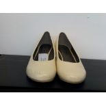 Lotus Footflex Cream Wedges Size 6