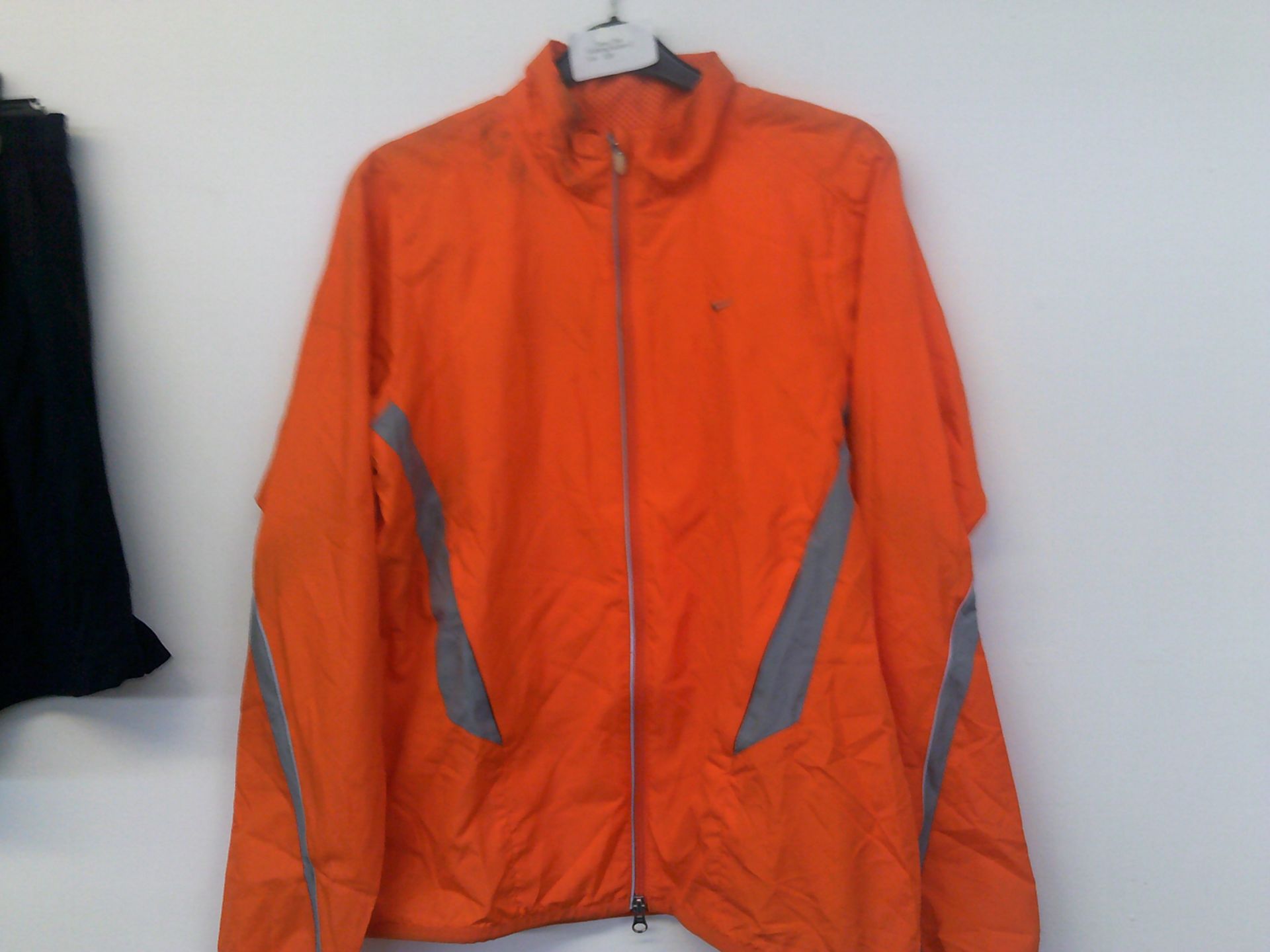 NIKE JACKET SIZE MEDIUM