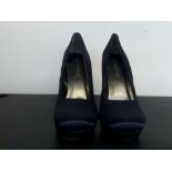 Primadonna Navy Heels SIze 5