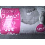 Luxury hollow fibre and polyester filled duvet single tog 15 (Delivery Band A)