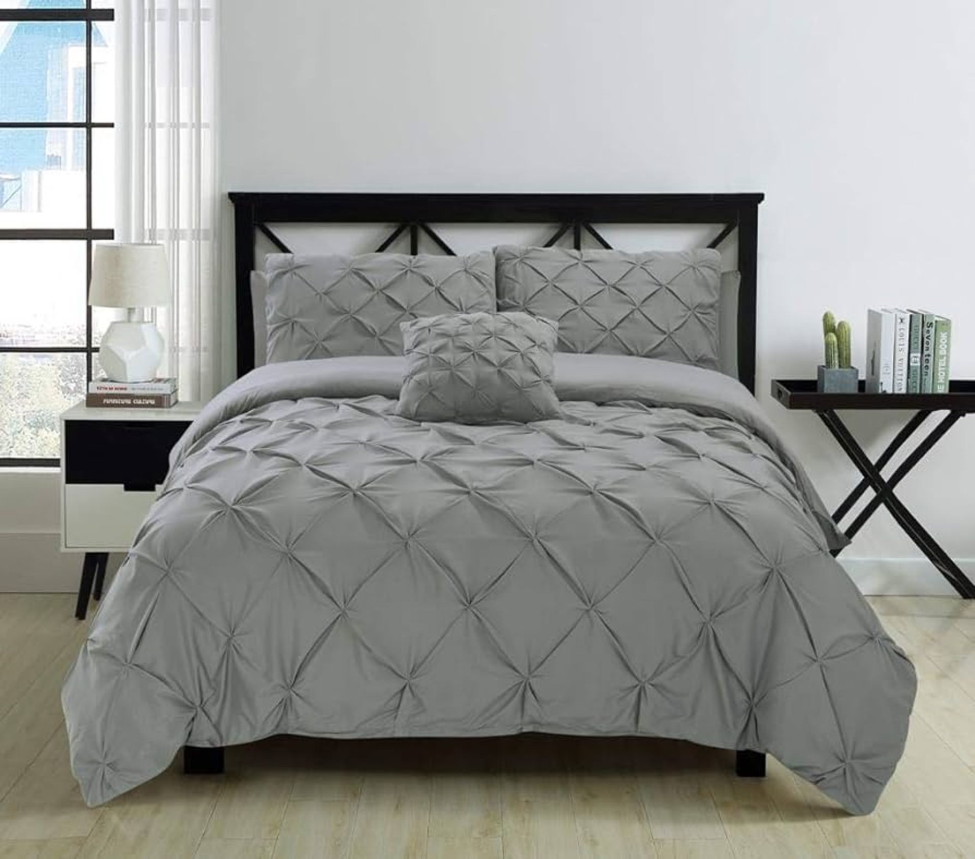 Double Grey Pin Tuk Duvet Set (Delivery Band A)