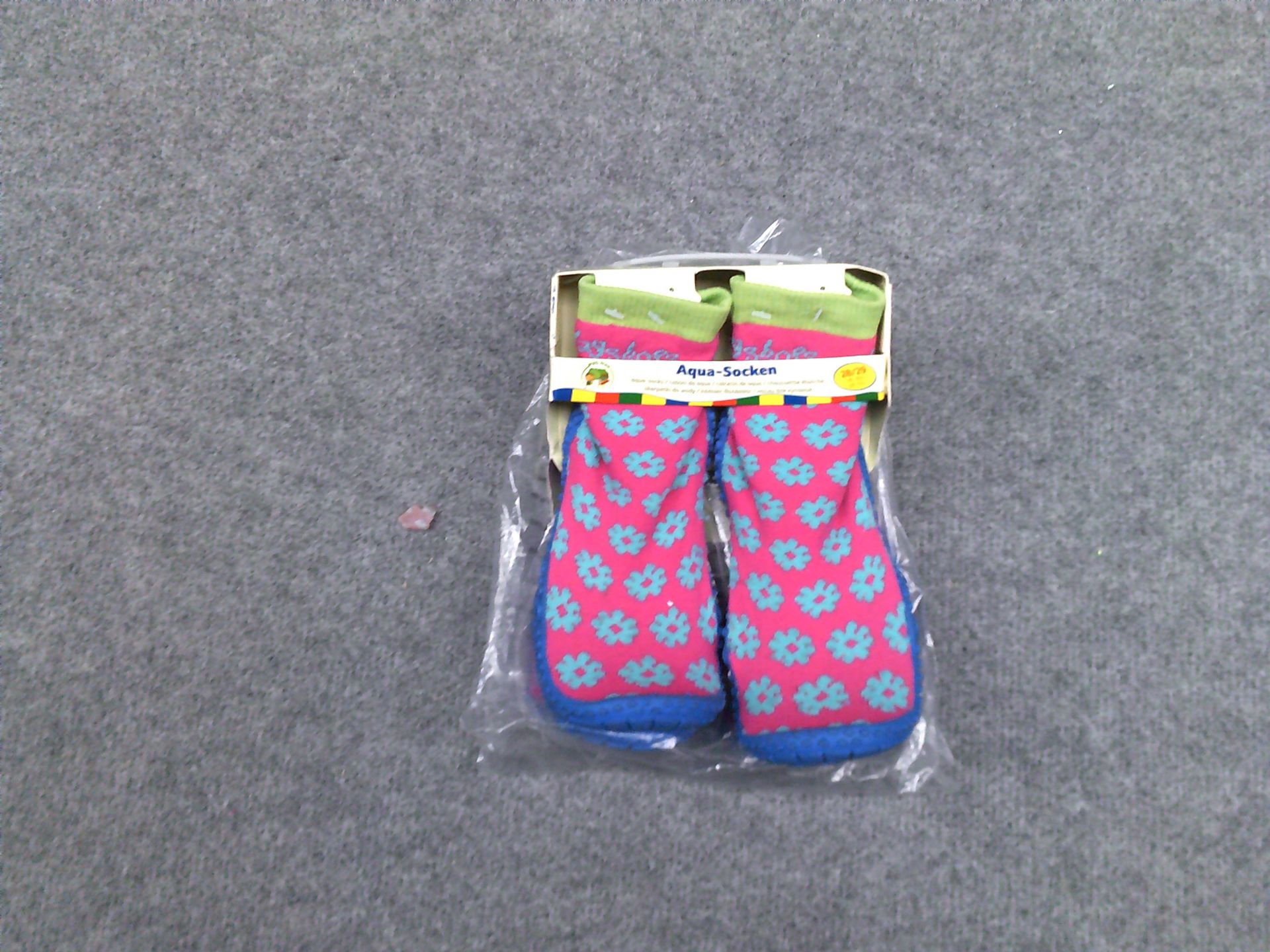 Aqua-socks uk10.5 x3 (Delivery Band A)