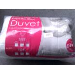 Luxury hollow fibre and polyester filled duvet single tog 13.5 (Delivery Band A)