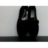 Size 5 Velvet Moccasin Slippers Size 5