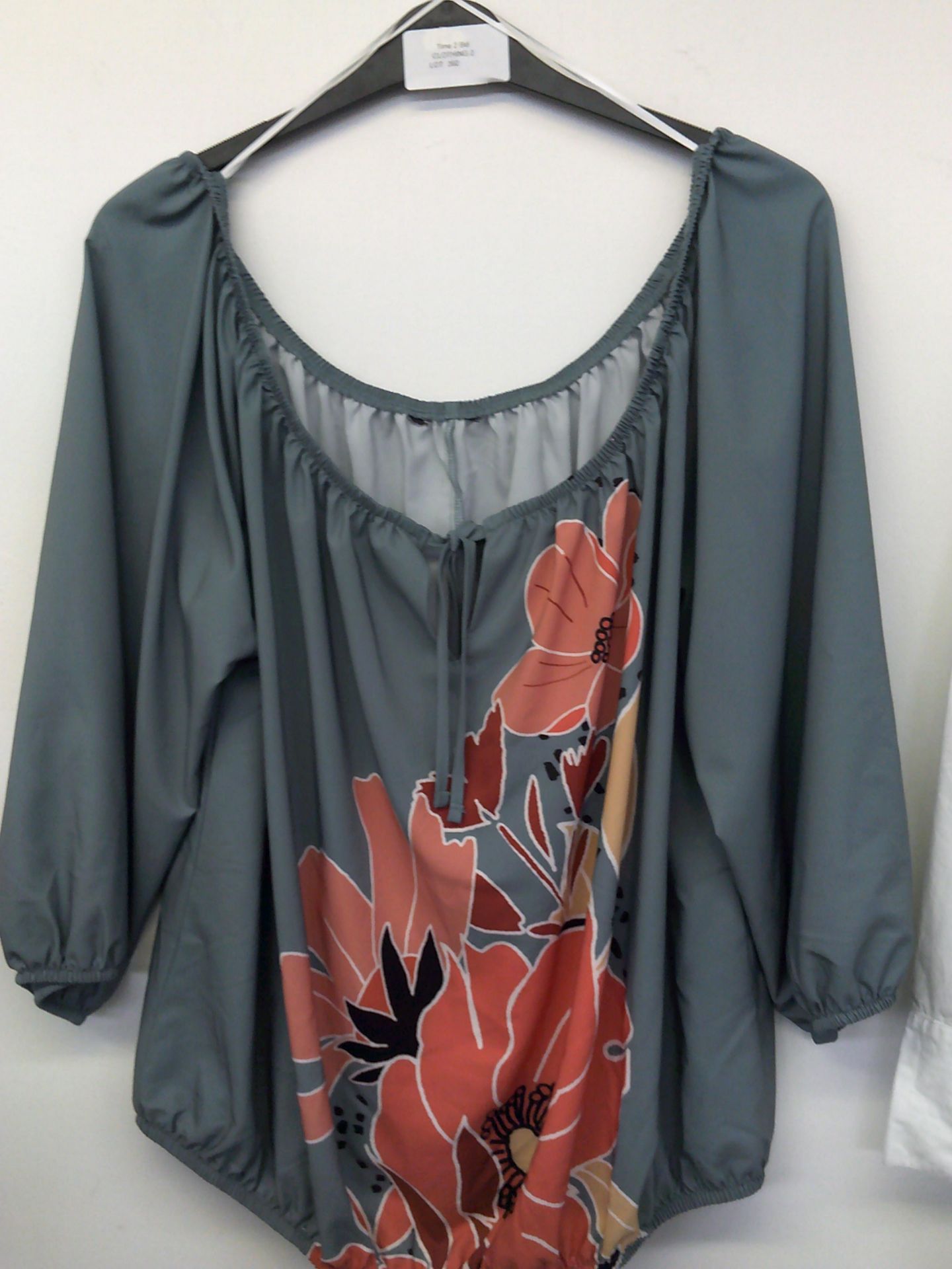 FLOWER TIE NECK TOP SIZE XL