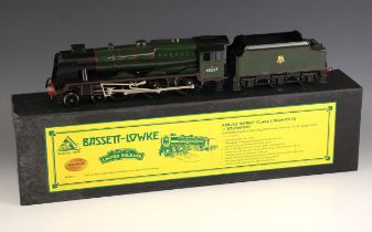 A Bassett-Lowke 'O' gauge electrically powered model railway locomotive and tender, 'Rebuilt Patriot