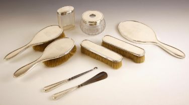 A George V silver mounted dressing table set, Synyer & Beddoes, Birmingham 1922, comprising; a