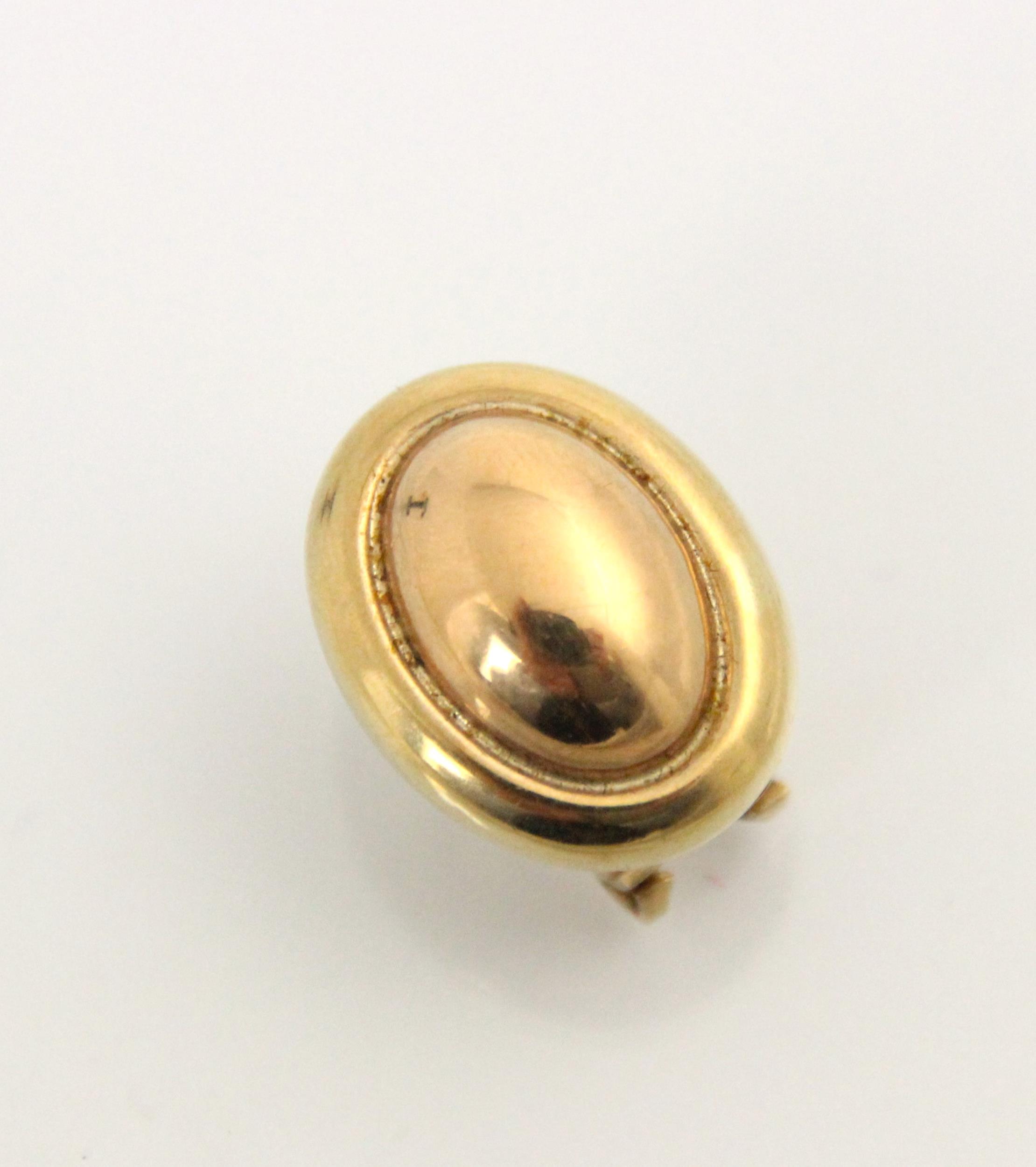 A pair of yellow metal hollow earrings, the oval earrings with raised centre, post fittings to - Image 4 of 6