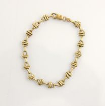 A 9ct yellow gold bracelet, the oval trace link chain with double link detail and lobster snap