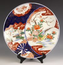 A Japanese Imari porcelain charger, early 20th century, of circular form and decorated with