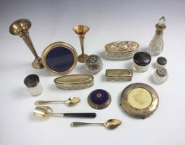 A selection of silver and silver mounted pieces, including a set of three silver coloured teaspoons,