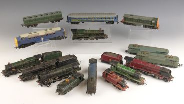 A quantity of vintage 'OO' gauge model trains, 20th century, to include locomotives, tenders and