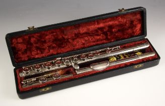 A Boosey & Hawkes Regent flute, serial number 206763, in fitted case (at fault)