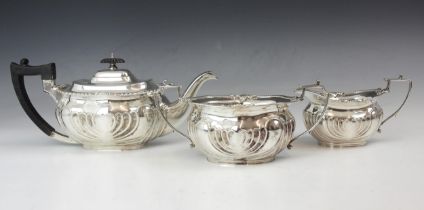 An Edwardian silver tea service, Goldsmiths and Silversmiths Co, London 1904, comprising tea pot,