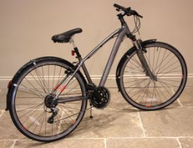 A Saracen SR Suntour 24 speed touring/road bike bicycle, with Shimano gears, front suspension, 16"