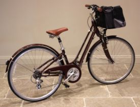 A Liv 'Flourish' LV2 21 speed ladies touring bicycle, with Shimano gears and front basket, height