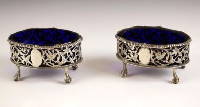 A pair of Edwardian silver mounted open salts, Thomas Hayes, Birmingham 1903, the oval openwork open