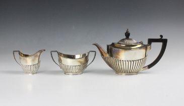 An Edwardian silver tea service, Goldsmiths and Silversmiths Ltd, London and Sheffield 1925,