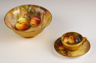 A Royal Worcester cabinet bowl, early 20th century, the interior painted in the 'Fallen Fruit'