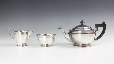 A George V silver three piece tea service, Mappin and Webb, Sheffield 1928, comprising sugar bowl,