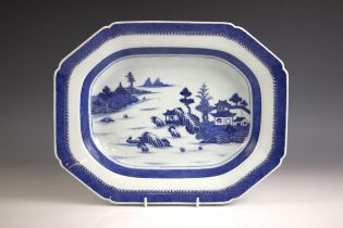 A large Chinese export porcelain blue and white basin, Qianlong (1736-1795), of canted rectangular