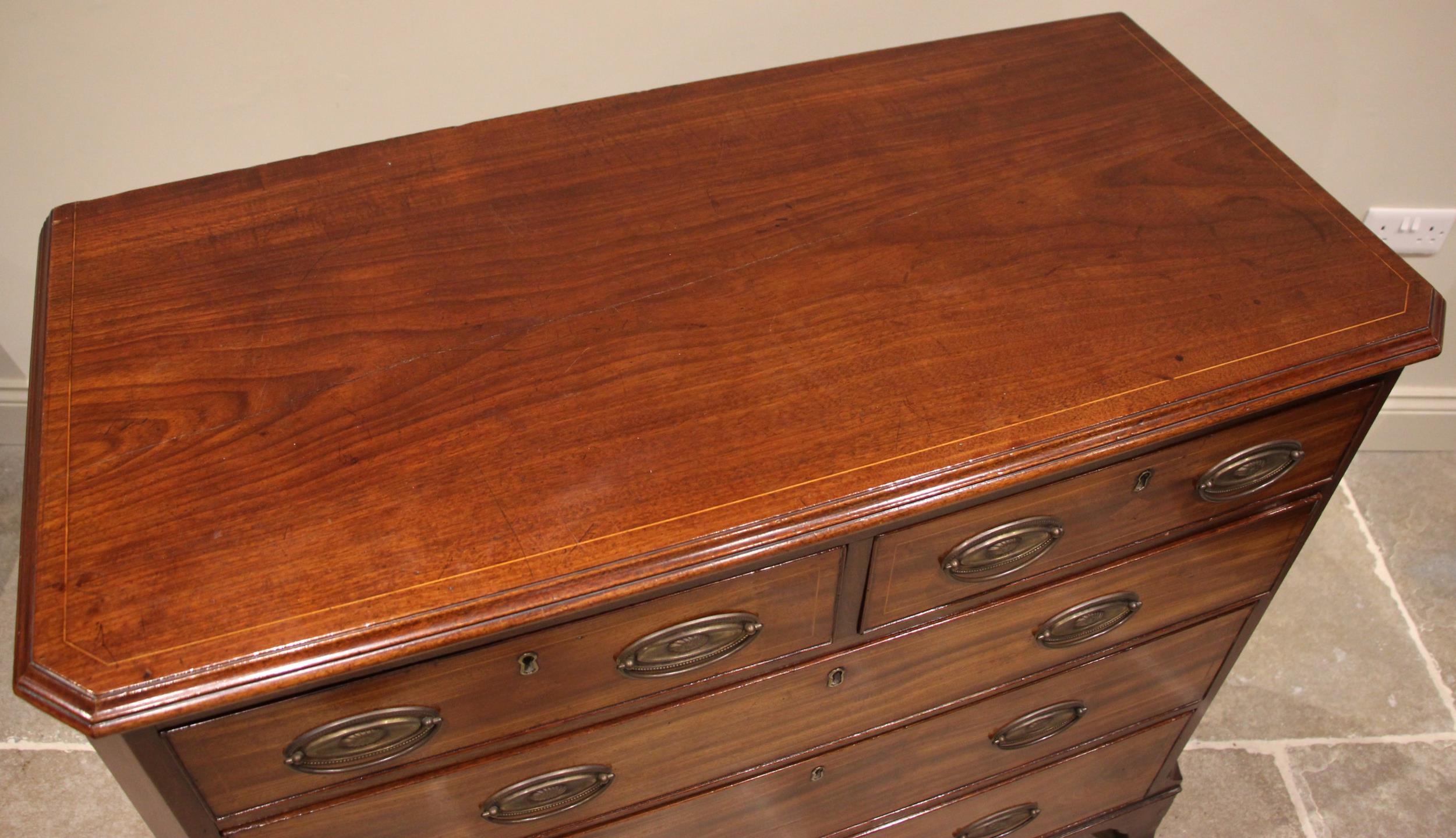 An early 19th century mahogany chest of drawers, the rectangular moulded top with canted front - Image 2 of 3