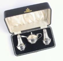 A cased George V silver condiment set, Joseph Gloster Ltd, Birmingham 1935, comprising salt,