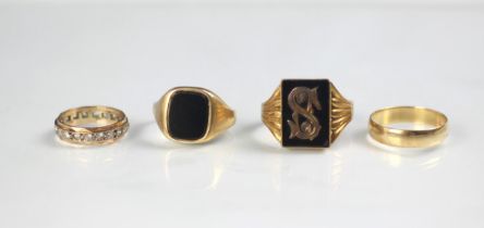 A selection of jewellery, including a 9ct yellow gold wedding band, stamped 'SJ' London possibly