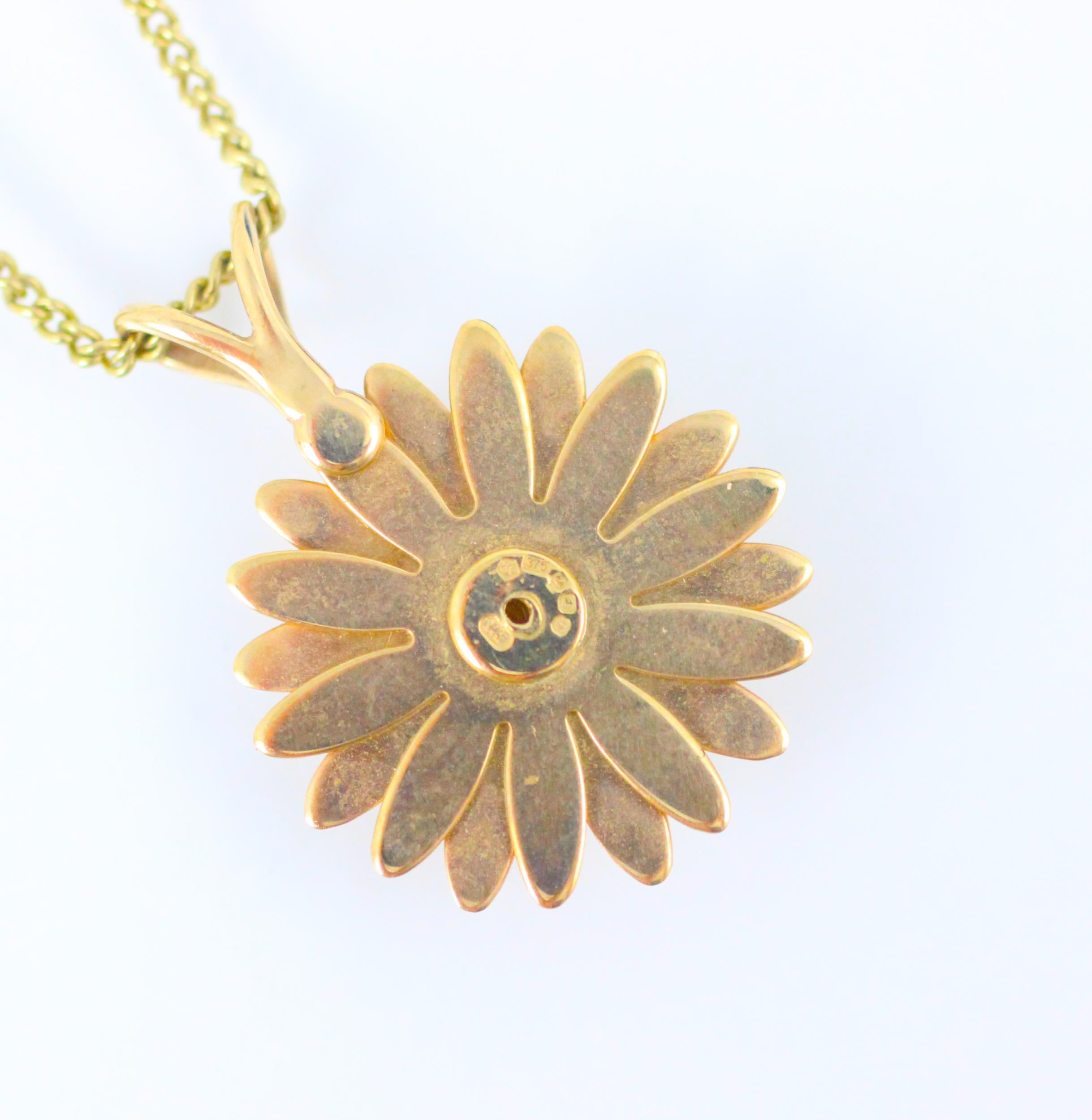 A Clogau 9ct gold ‘sunflower’ pendant, with realistic engraved detail, stamped to reverse, upon - Image 3 of 3