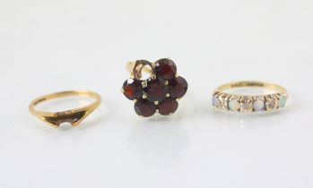 A selection of jewellery, including an untested garnet and 9ct yellow gold dress ring, ring size