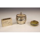 A selection of silver items, to include an Edwardian silver vesta case, Goldsmiths and
