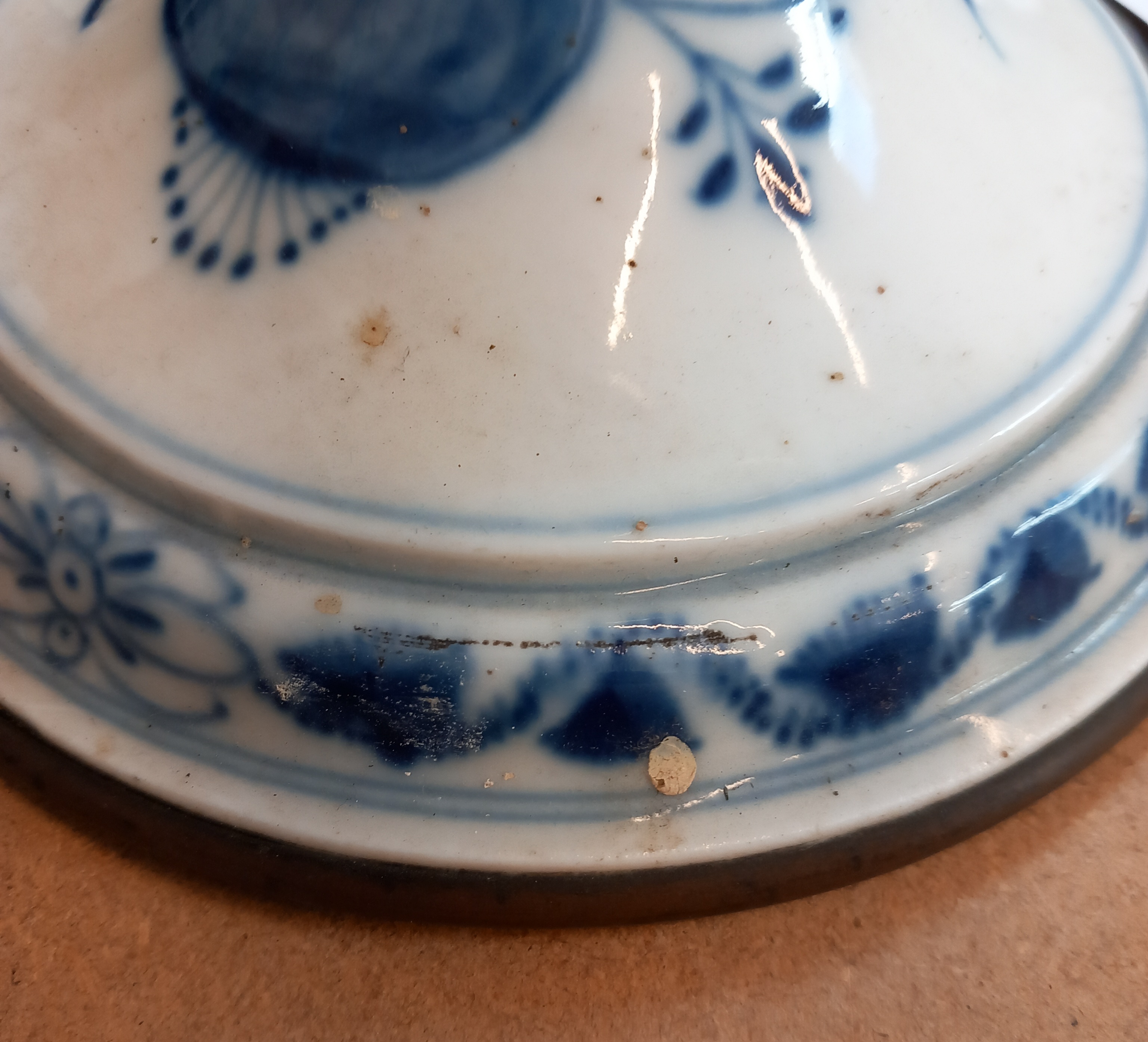 A Meissen porcelain Onion pattern blue and white lamp base, of baluster form with removable cover - Image 6 of 6